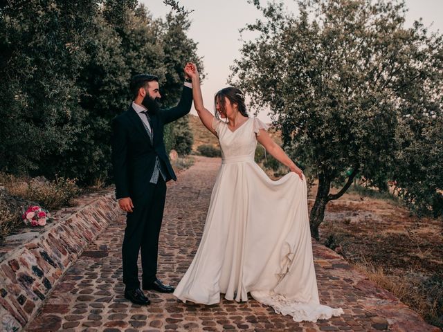 La boda de Toni y María en Caracuel De Calatrava, Ciudad Real 98