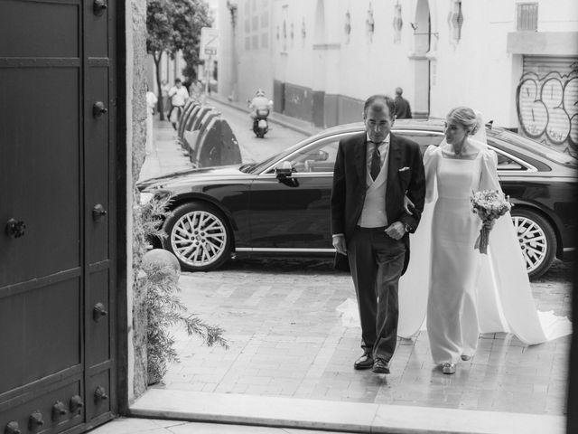 La boda de Marta y Rafa en Sevilla, Sevilla 26