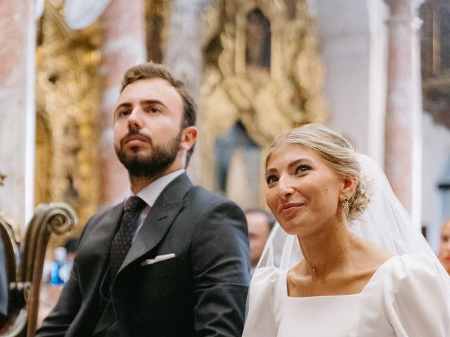 La boda de Marta y Rafa en Sevilla, Sevilla 32