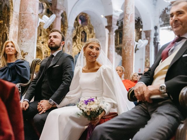 La boda de Marta y Rafa en Sevilla, Sevilla 33