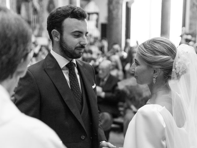 La boda de Marta y Rafa en Sevilla, Sevilla 36