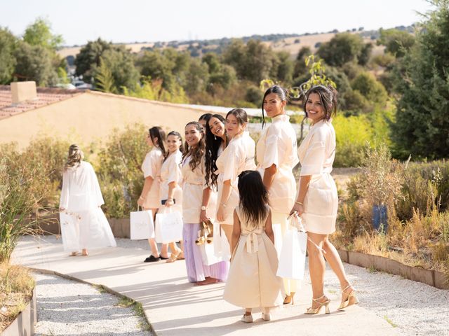 La boda de Víctor y Mariangely en Madrid, Madrid 17