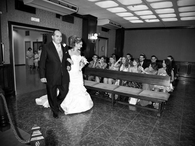La boda de Rafael y Amparo en Brunete, Madrid 42