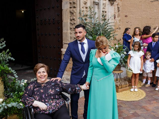 La boda de Marta y Diego en Santa Marta De Los Barros, Badajoz 24