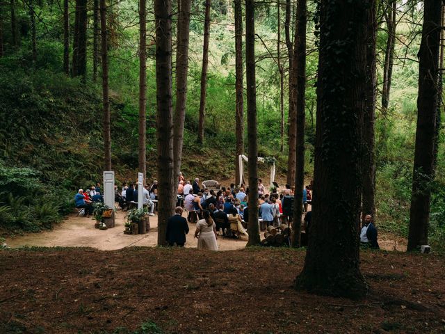 La boda de Jordi y Alba en Vilanova De Sau, Barcelona 31