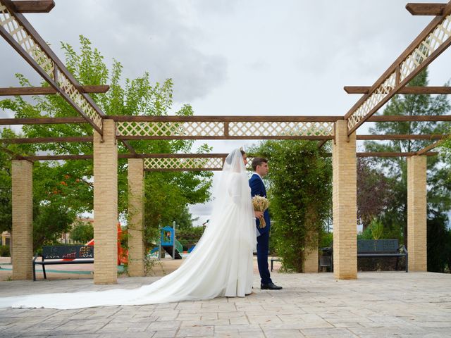 La boda de Manuel y María del Rocío en Olivares, Sevilla 25