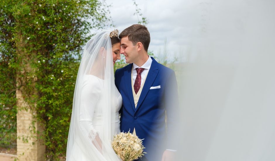 La boda de Manuel y María del Rocío en Olivares, Sevilla