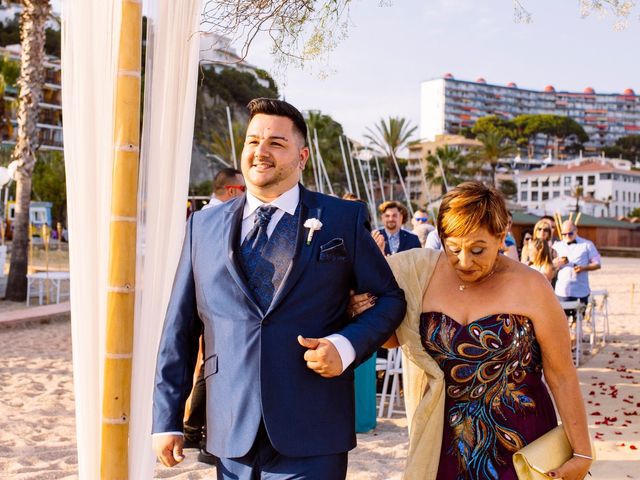 La boda de Ismael y Laia en Canet De Mar, Barcelona 22