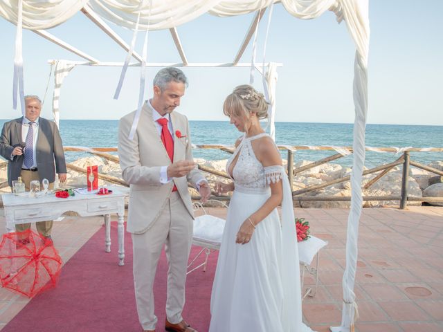 La boda de Pedro y Gema en Benajarafe, Málaga 17