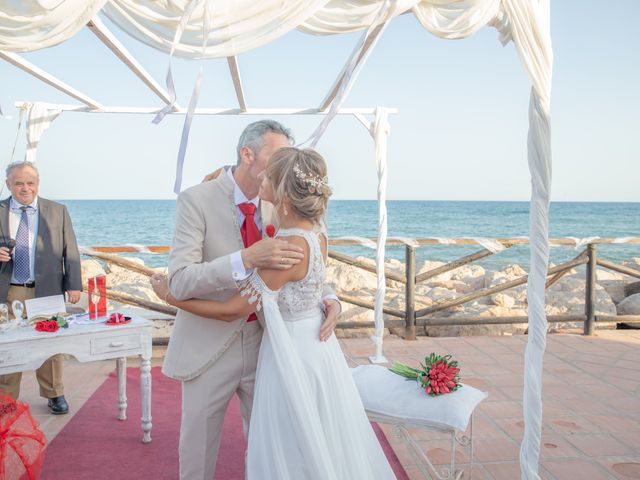 La boda de Pedro y Gema en Benajarafe, Málaga 18