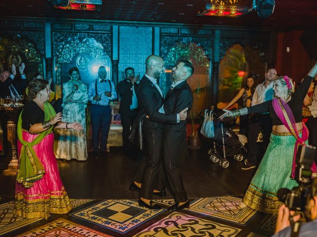 La boda de Borja y Alejandro en Santi Petri, Cádiz 69