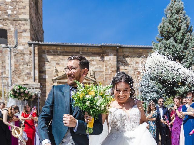 La boda de Adrián y Nazaret  en La Bañeza, León 7