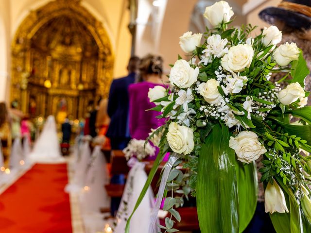 La boda de Adrián y Nazaret  en La Bañeza, León 9
