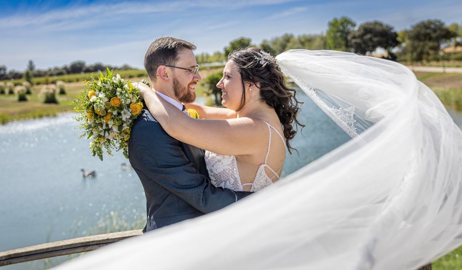 La boda de Adrián y Nazaret  en La Bañeza, León