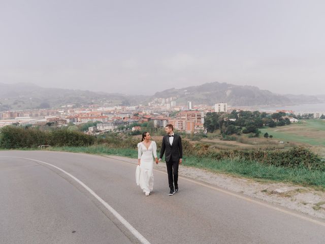 La boda de Jon y Ane en Zarautz, Guipúzcoa 44