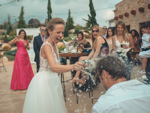 La boda de Juan Raúl y Caterina en La Bisbal Del Penedes, Tarragona 110