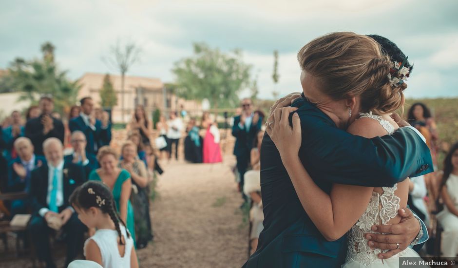 La boda de Juan Raúl y Caterina en La Bisbal Del Penedes, Tarragona