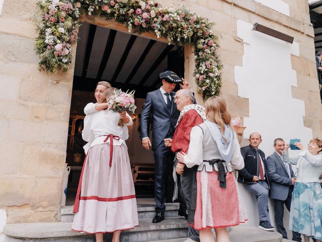 La boda de Ugaitz y Ane en Zarautz, Guipúzcoa 59