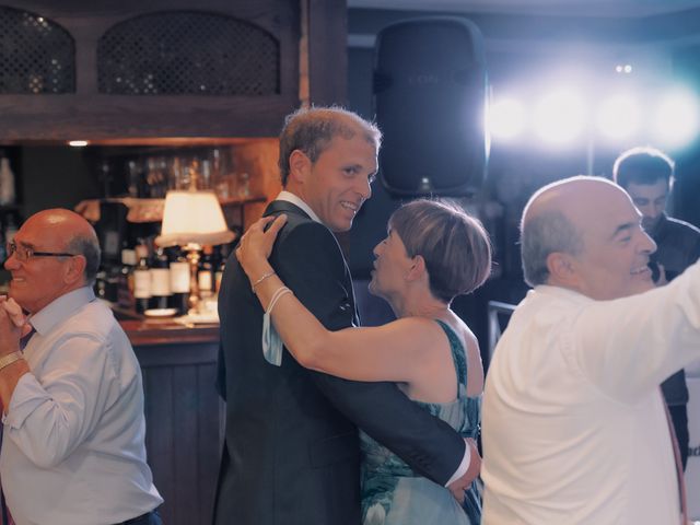 La boda de Ugaitz y Ane en Zarautz, Guipúzcoa 123