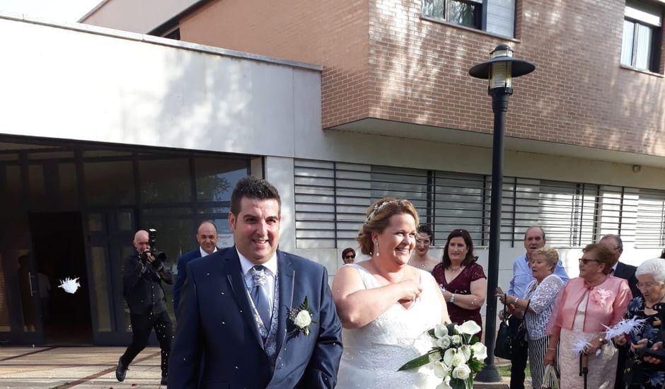 La boda de Ángel   y Dasnay   en Palencia, Palencia