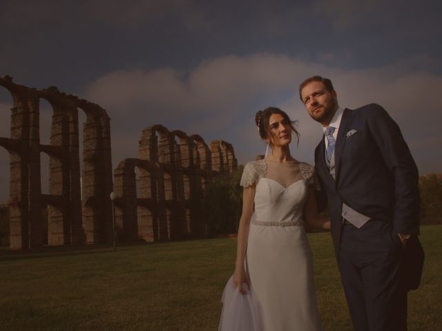 La boda de Valentín y Carolina en Mérida, Badajoz 17