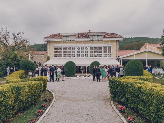 La boda de Julio y Raquel en Villasevil, Cantabria 50