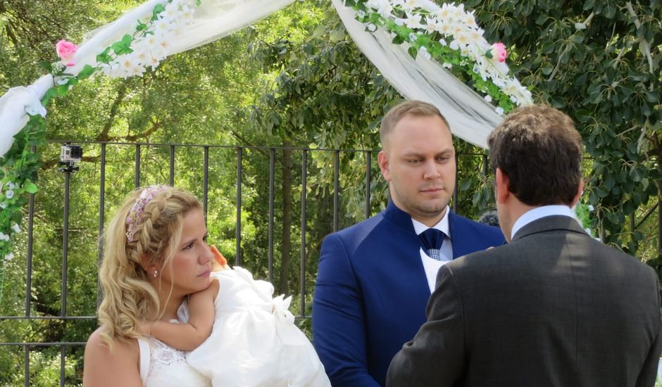 La boda de Javier y Marta en Torrejón De Ardoz, Madrid