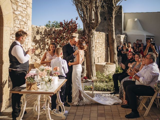 La boda de Edu y Raquel en La Riera De Gaia, Tarragona 14