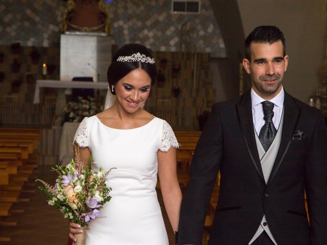 La boda de Sandra y Ismael en Alcala De Guadaira, Sevilla 93