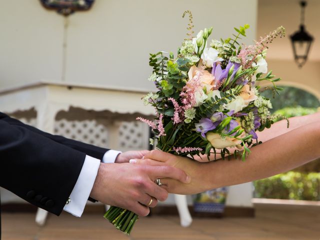 La boda de Sandra y Ismael en Alcala De Guadaira, Sevilla 97