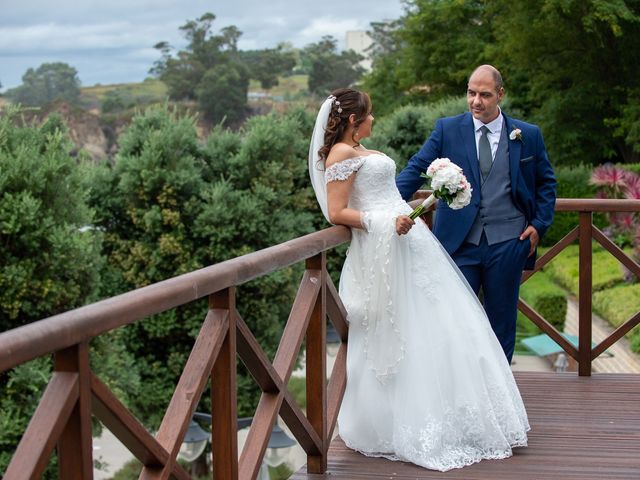 La boda de Manuel y Jacqueline en Oleiros, A Coruña 17