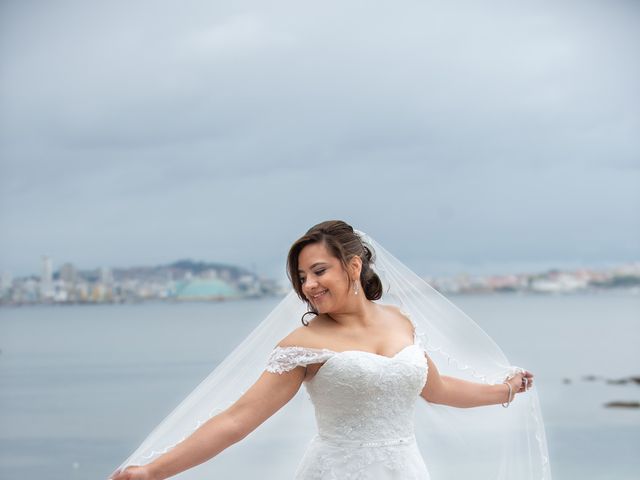 La boda de Manuel y Jacqueline en Oleiros, A Coruña 18