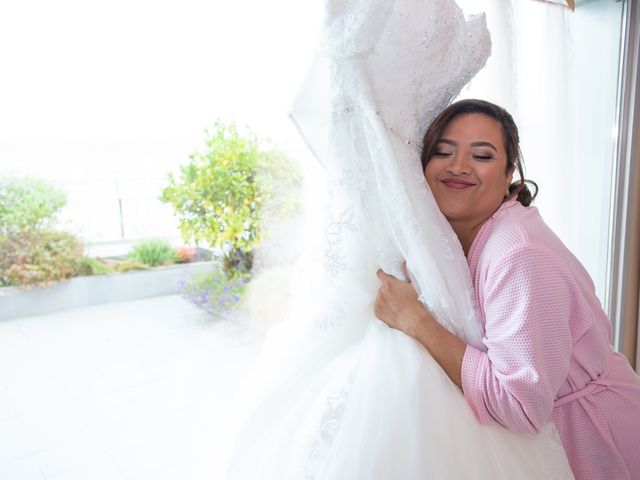 La boda de Manuel y Jacqueline en Oleiros, A Coruña 23