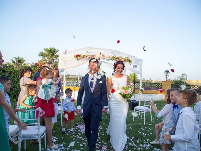 La boda de Manuel y Carmen en Alcala De Guadaira, Sevilla 76