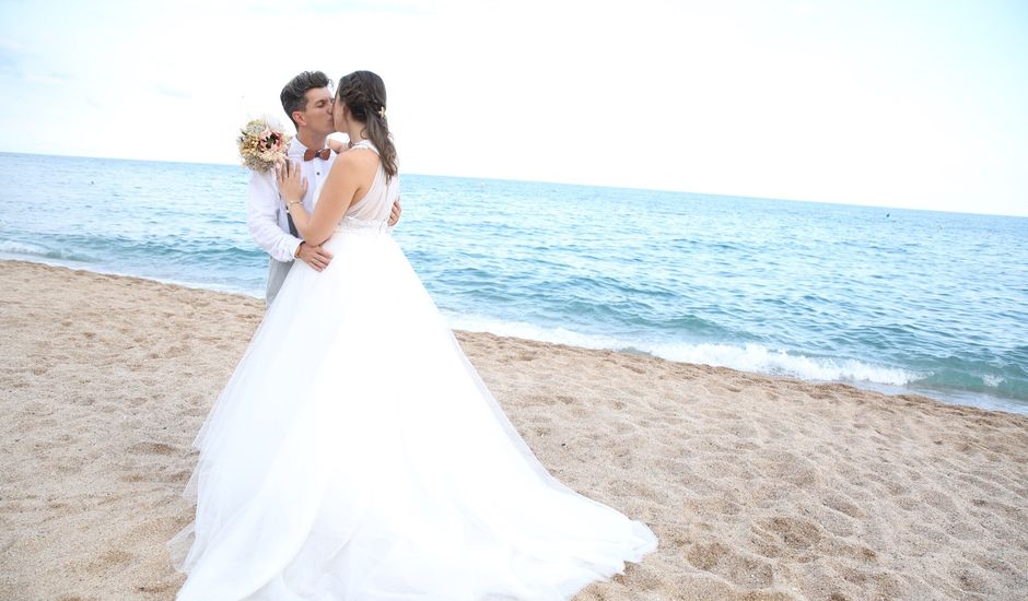 La boda de Marcos y Casandra en Calella, Barcelona