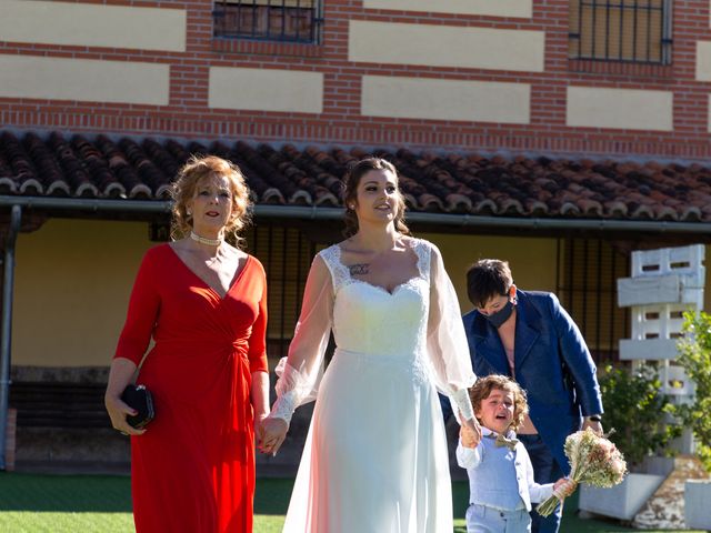 La boda de Mario y Natalia en Navalcarnero, Madrid 12