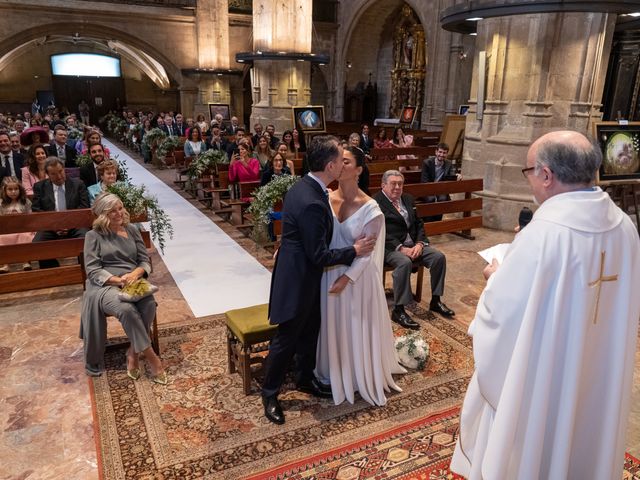 La boda de Jose María y Blanca en Hondarribia, Guipúzcoa 23
