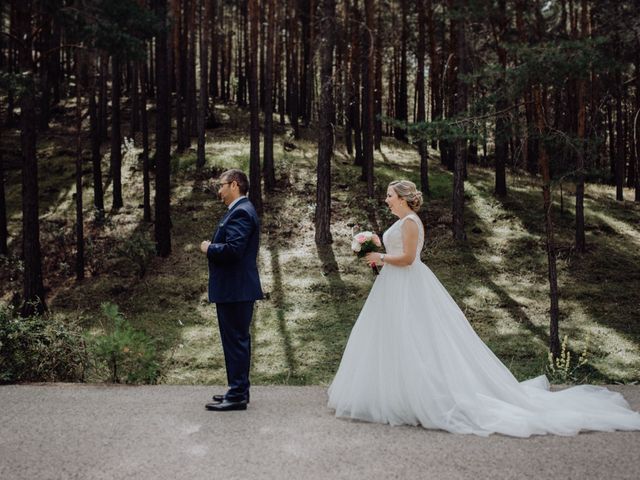 La boda de Raúl y Cristina en San Leonardo De Yague, Soria 24