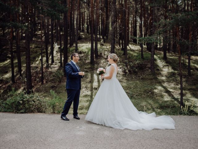 La boda de Raúl y Cristina en San Leonardo De Yague, Soria 28