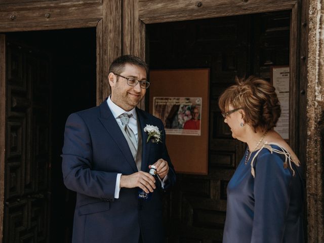 La boda de Raúl y Cristina en San Leonardo De Yague, Soria 44