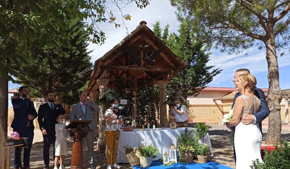 La boda de Javier y Natalia en Valdepeñas, Ciudad Real