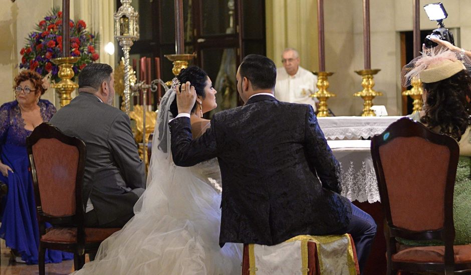 La boda de José  y Isabel en Sevilla, Sevilla