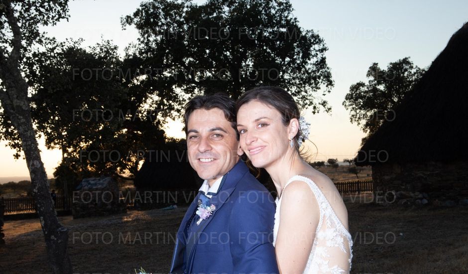 La boda de Miriam y Miguel Angel en Santiago De Alcantara, Cáceres