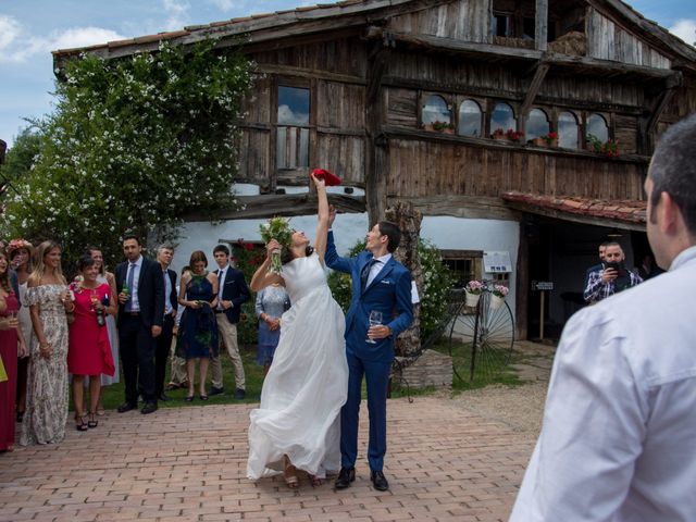 La boda de Javier y Leire en Loiu, Vizcaya 29