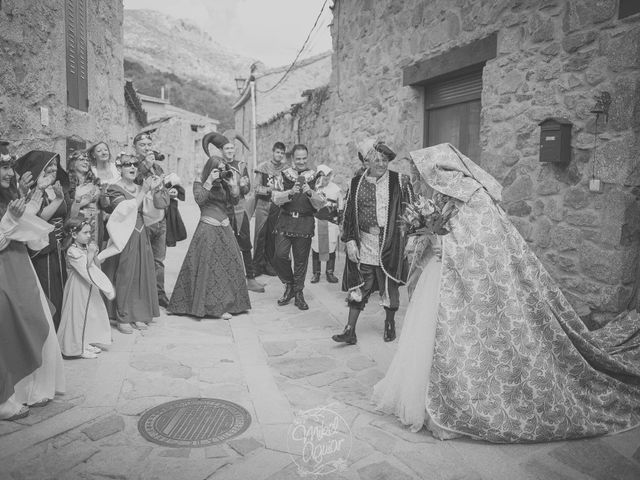 La boda de Santi y Sandra en Navacepedilla De Corneja, Ávila 24