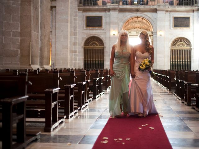 La boda de Christian y Tashy en San Lorenzo De El Escorial, Madrid 23