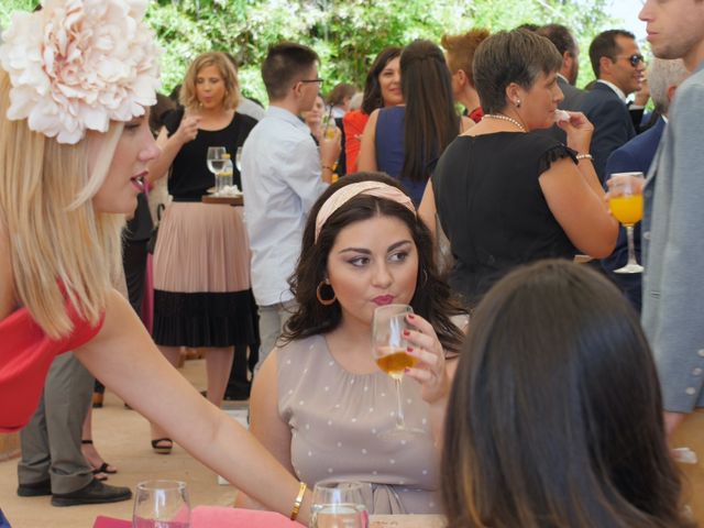 La boda de Laura y Javi en Castelló/castellón De La Plana, Castellón 33