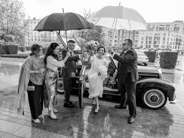 La boda de Nonia y Diego en León, León 25