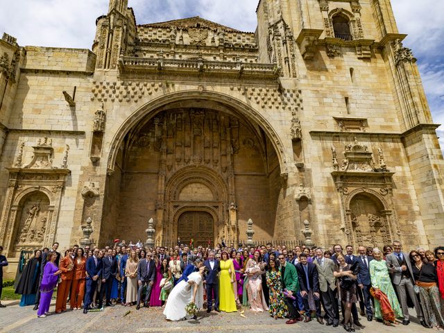 La boda de Nonia y Diego en León, León 29