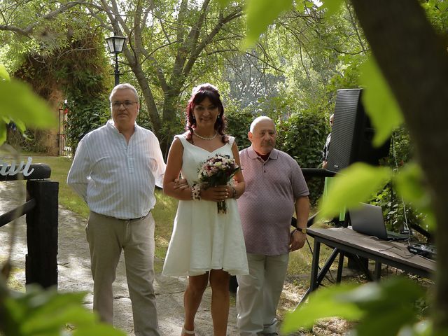 La boda de Javier y Merche en Navaluenga, Ávila 17